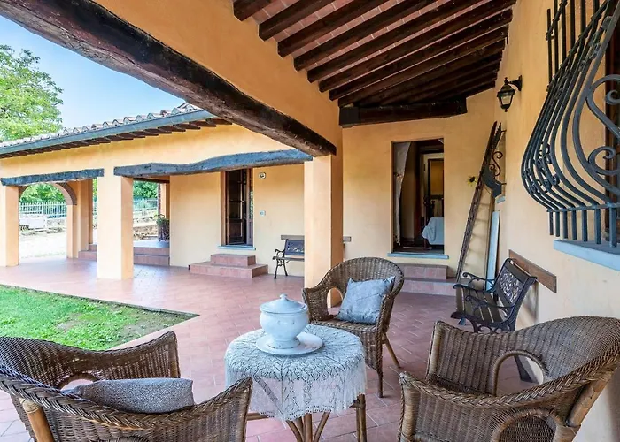 Fico, Oliva, Mora Apartament